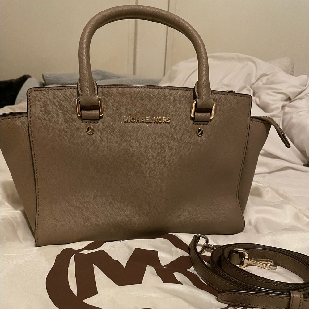Authentic Michael Kors Selma Saffiano crossbody bag - small/medium